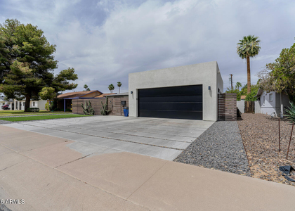 2220 E Weldon Avenue - Photo 1