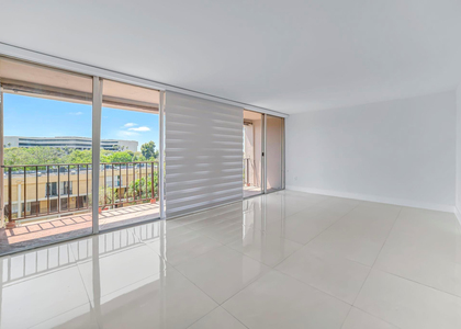 9240 Fontainebleau Boulevard - Photo 1