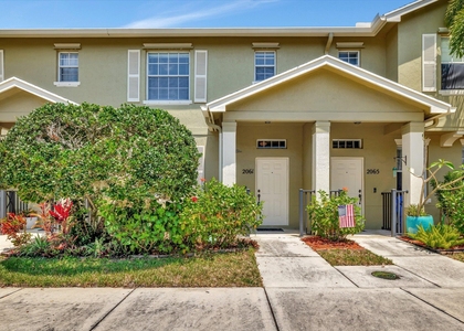 2061 Se Glen Ridge Drive - Photo 1