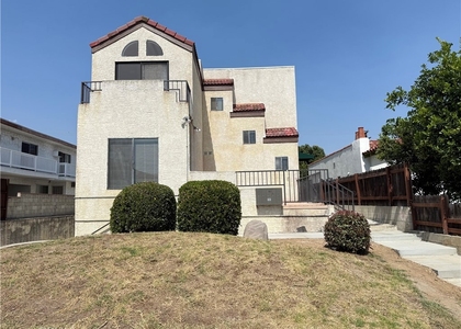 418 N 1st St - Photo 1