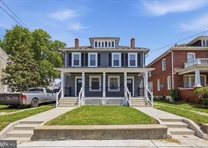 312 E Piccadilly Street - Photo 1