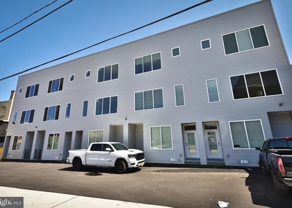 962 N 8th Street - Photo 1