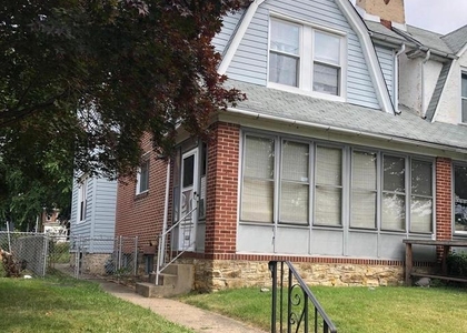 726 E 18th Street - Photo 1