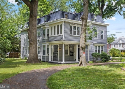 117 E Walnut Avenue - Photo 1