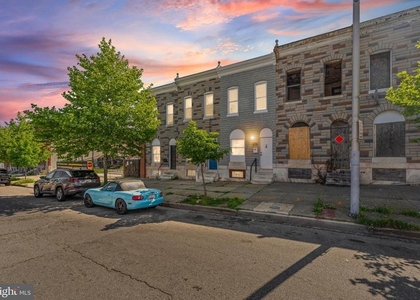 1669 N Milton Avenue - Photo 1