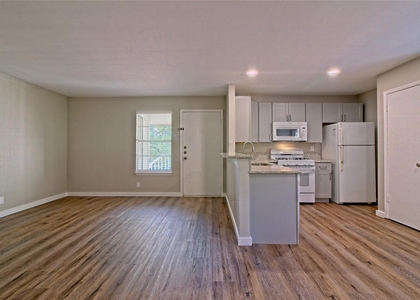 401 Hedgewood Dr - Photo 1