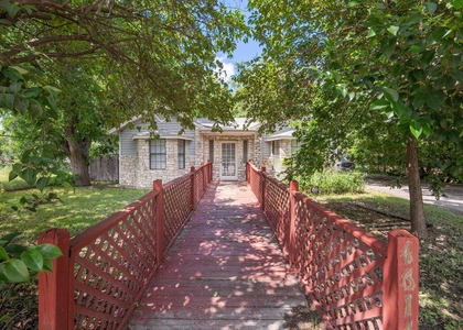 4616 E Cesar Chavez St - Photo 1