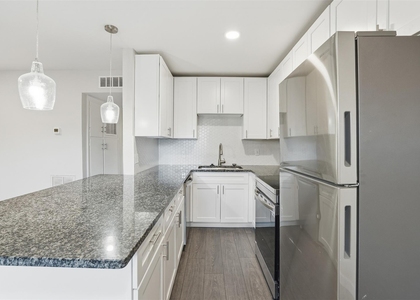 201 S Kansas Avenue - Photo 1
