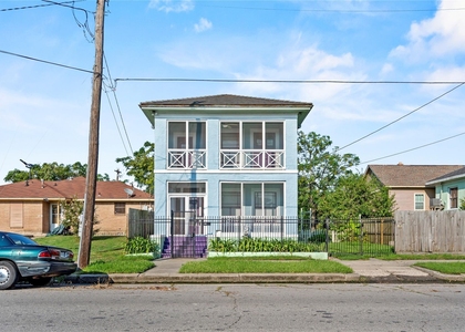1014 31st Street - Photo 1