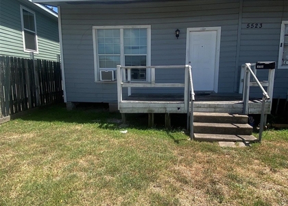 5523 Avenue O 1/2 - Photo 1