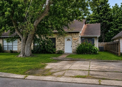 615 Cole Street - Photo 1