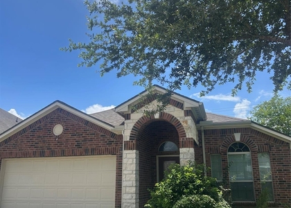 8407 N Broadleaf Avenue N - Photo 1