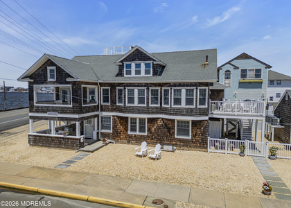 600 N Bayview Avenue - Photo 1