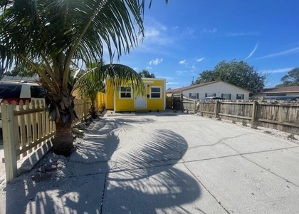 413 N E Street - Photo 1