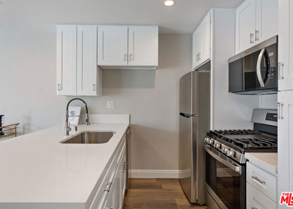 257 S Manhattan Place - Photo 1