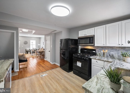 1028 W Cross Street - Photo 1