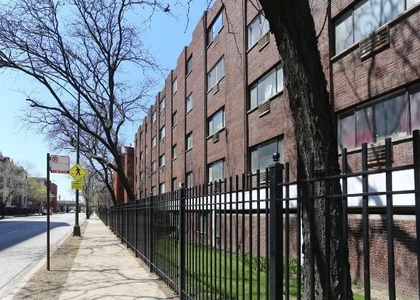 1040 W Hollywood Avenue - Photo 1