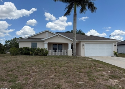 3527 Ne 19th Place - Photo 1