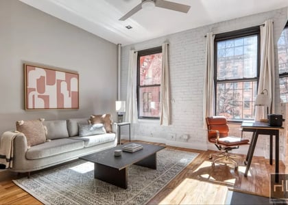 West 10 Street - Photo 1