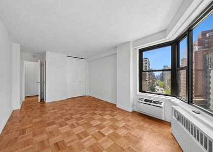 4th Avenue - Photo 1