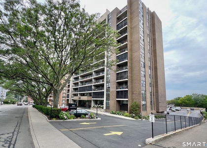 44 Strawberry Hill Avenue - Photo 1
