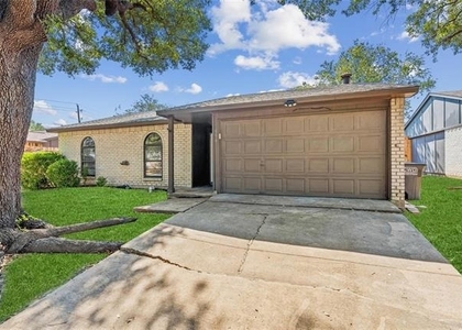 556 Hawthorne Drive - Photo 1