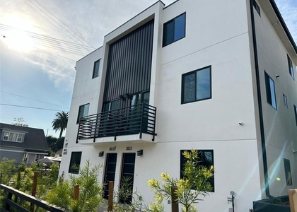 2823 Maple - Photo 1