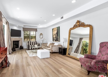 718 N Croft Avenue - Photo 1