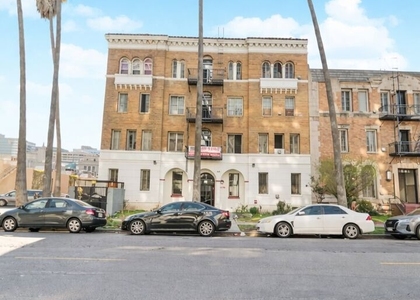 537 S Kenmore Avenue - Photo 1