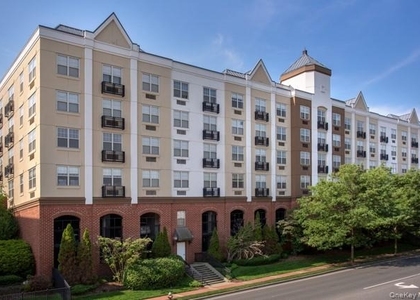 100 Glen Street - Photo 1
