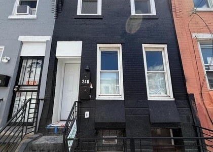 240 W Ontario Street - Photo 1