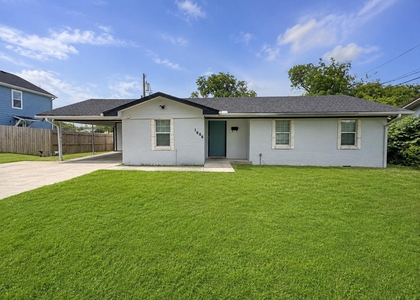1906 E Avenue G - Photo 1