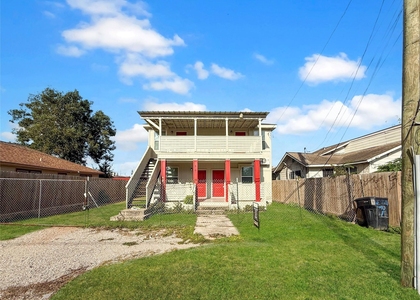 6707 Avenue F - Photo 1