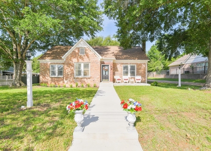 802 S Day Street - Photo 1