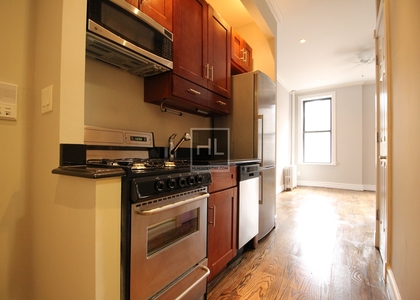 West 10th Street - Photo 1