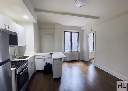 East 46 Street - Photo 1