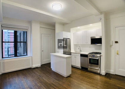 East 46 Street - Photo 1