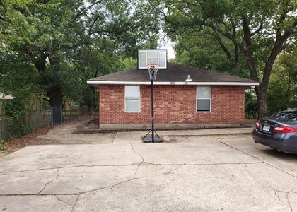 605 Nw Main Street - Photo 1
