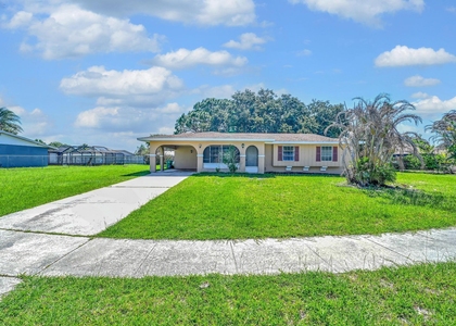 160 Ne Bracken Road - Photo 1
