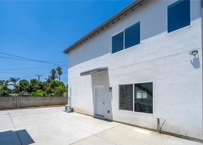 2423 Myrtle Ave - Photo 1