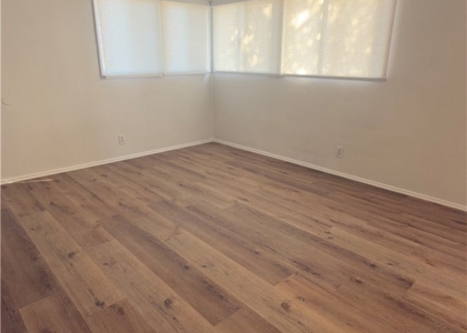 622 N Olive - Photo 1