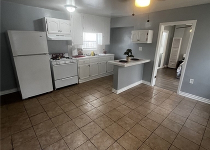 4520 S Normandie - Photo 1