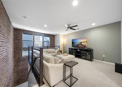 4963 Laurel Street - Photo 1