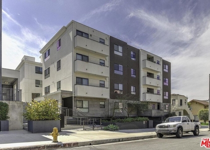 5030 Rosewood Avenue - Photo 1