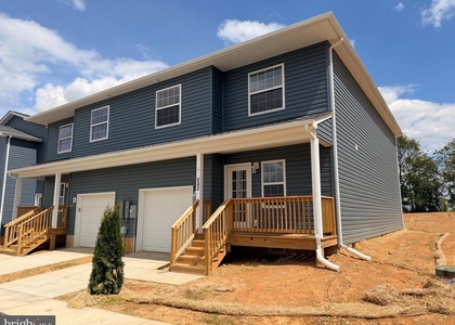 242 Parkside - Photo 1