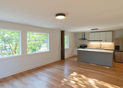 402 E Martin Street - Photo 1