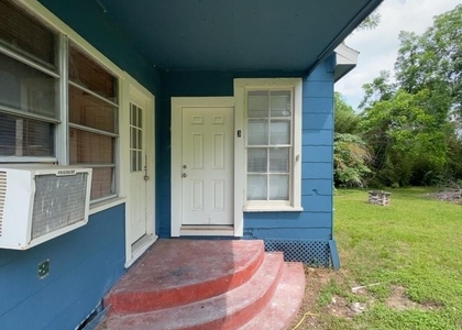 310 N Rock Island St - Photo 1