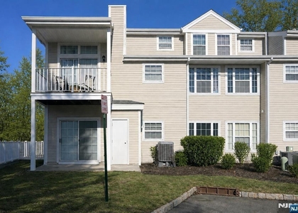 1023 Castle - Photo 1