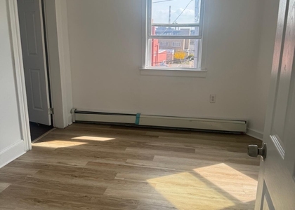 206 Noble Avenue - Photo 1