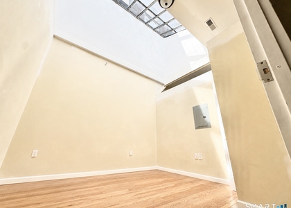 105 Bank Street - Photo 1